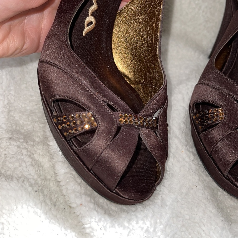 Nina spicy chocolate luste sling back heels